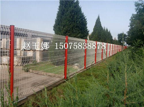 桃型柱護(hù)欄網(wǎng)，熔堅(jiān)固美觀于一身的護(hù)欄網(wǎng)產(chǎn)品