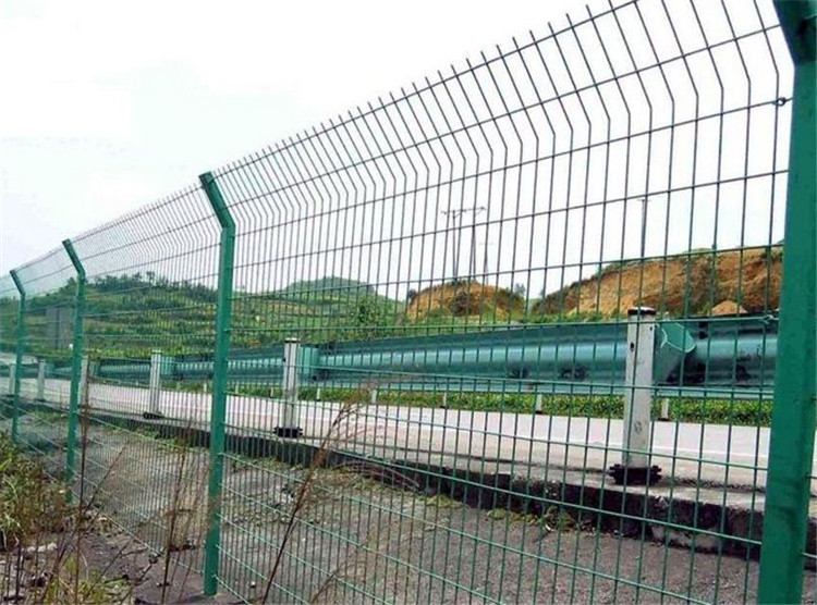 雙邊絲護欄網施工時 應該注意的問題？